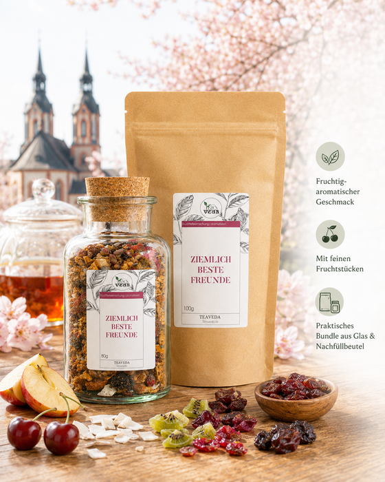 Ziemlich beste Freunde - Kirsch-Kiwi-Kokos – frisch aufgebrühter Tee in der Teetasse